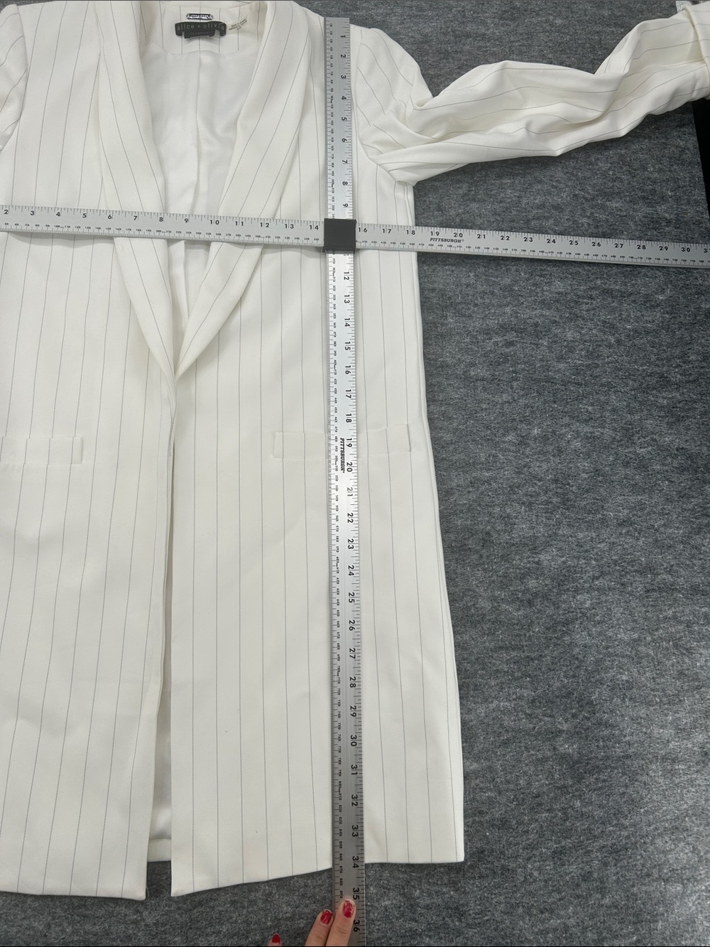 Alice & Olivia Kylie Shawl Collar Pinstripe Blazer XS White City Chic Work - Picture 11 of 14
